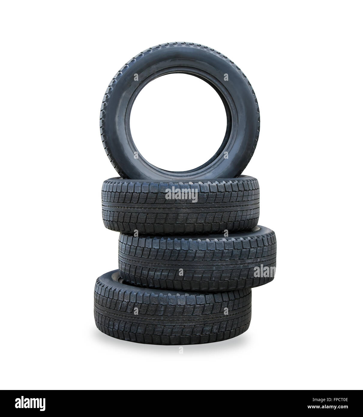 La pila de cuatro nuevos neumáticos de invierno sobre blanco Foto de stock