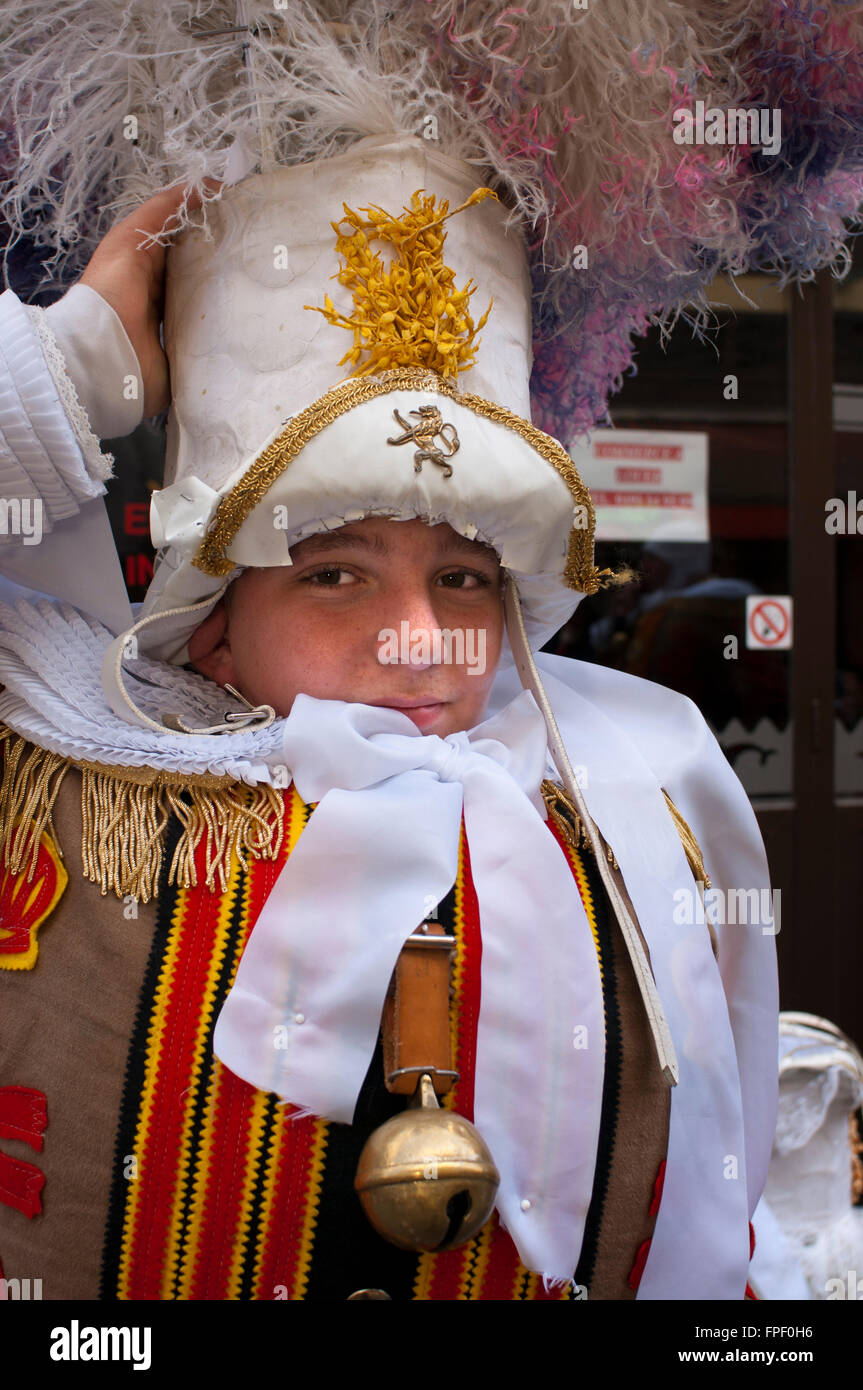 Demostración de carnaval de Binche vestidos, Bruselas, Bélgica