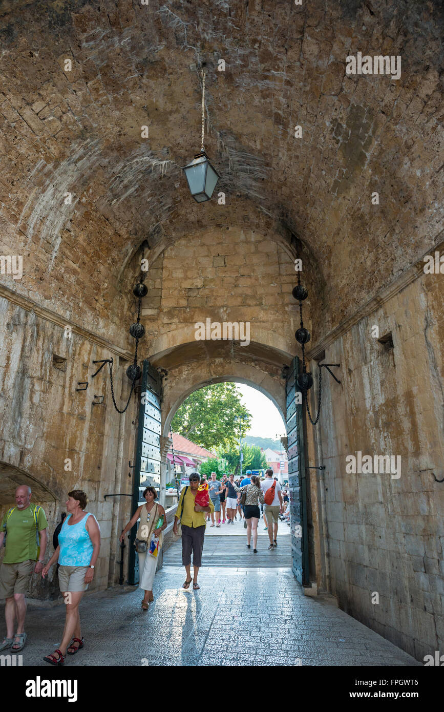 La Puerta Pile, entrada al casco antiguo de Dubrovnik, Croacia Foto de stock