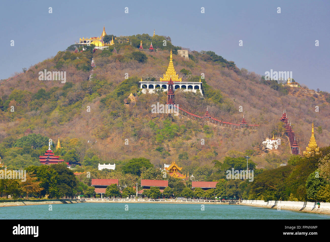Su Pagoda Pyi Taung en Mandalay Hill, Mandalay, Myanmar (Birmania) Foto de stock