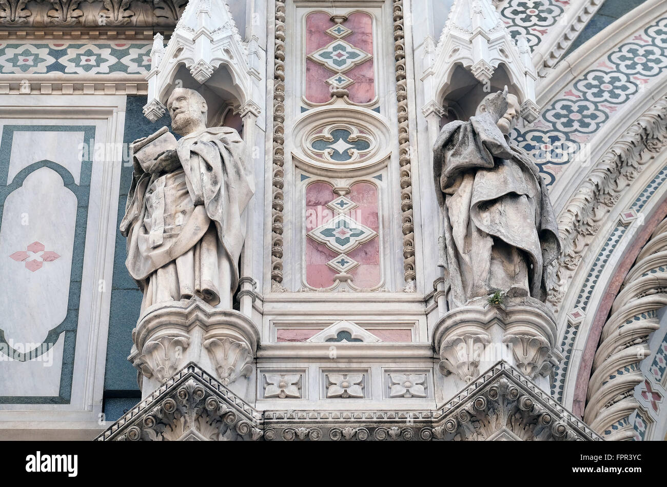 Los papas Calixto I y Celestino I, Portal de la Cattedrale di Santa Maria del Fiore, Florencia, Italia. Foto de stock