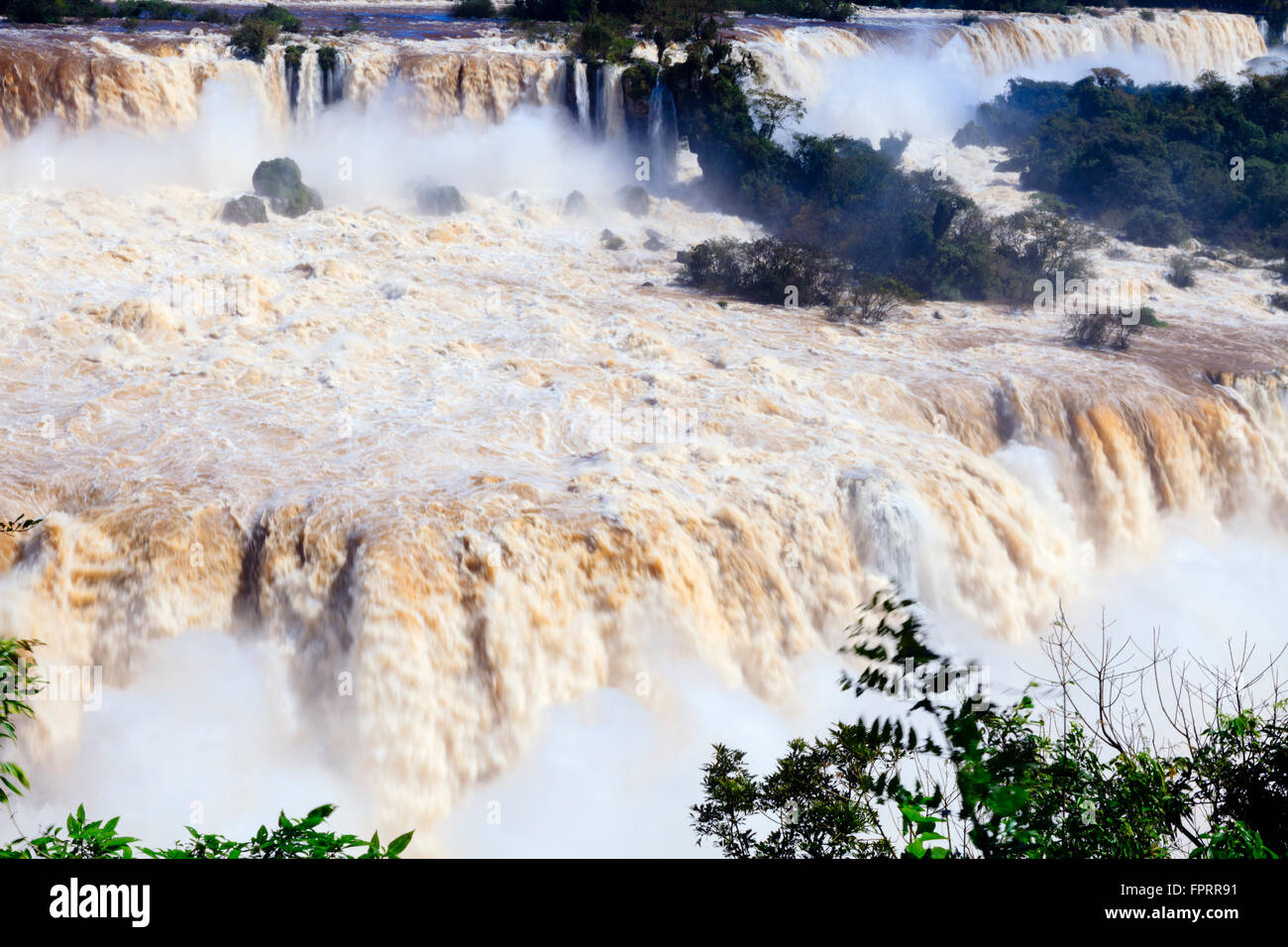 Cataratas del Iguazú en la frontera de Brasil y Argentina, Sudamérica Foto de stock