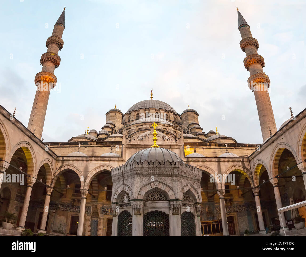 La Nueva Mezquita Yeni Valide Camii Una Arquitectura Interior Mezquita Imperial Otomana En