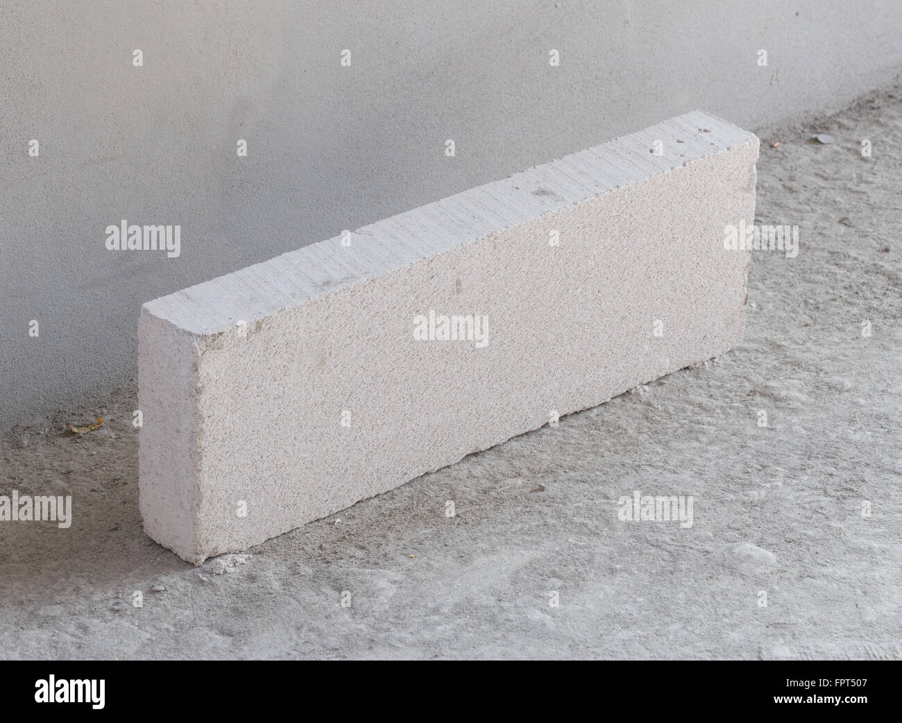 Pila de bloques de hormigón ligero blanco, espuma de bloque de cemento, en  el sitio de construcción Fotografía de stock - Alamy