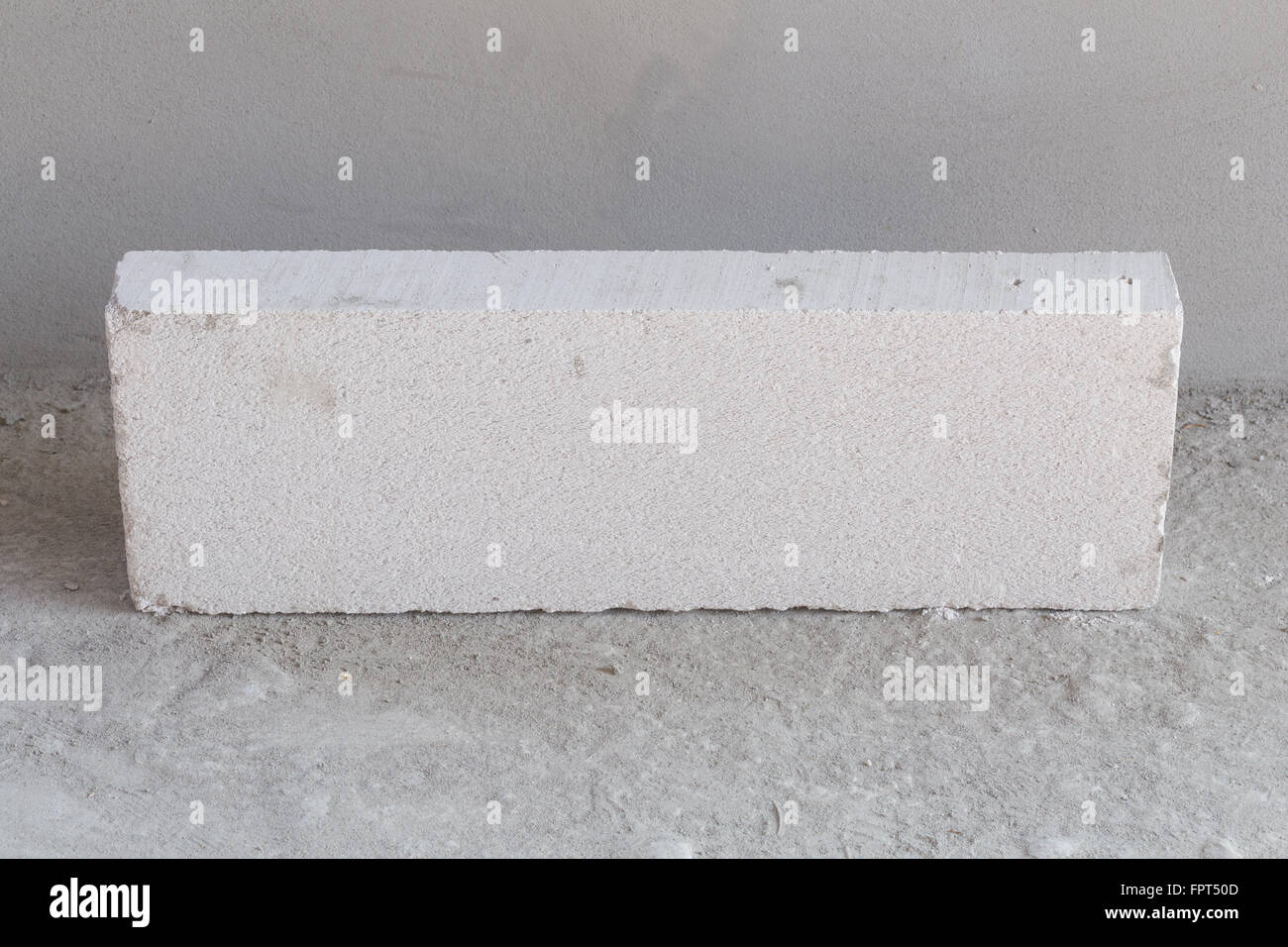 Pila de bloques de hormigón ligero blanco, espuma de bloque de cemento, en  el sitio de construcción Fotografía de stock - Alamy