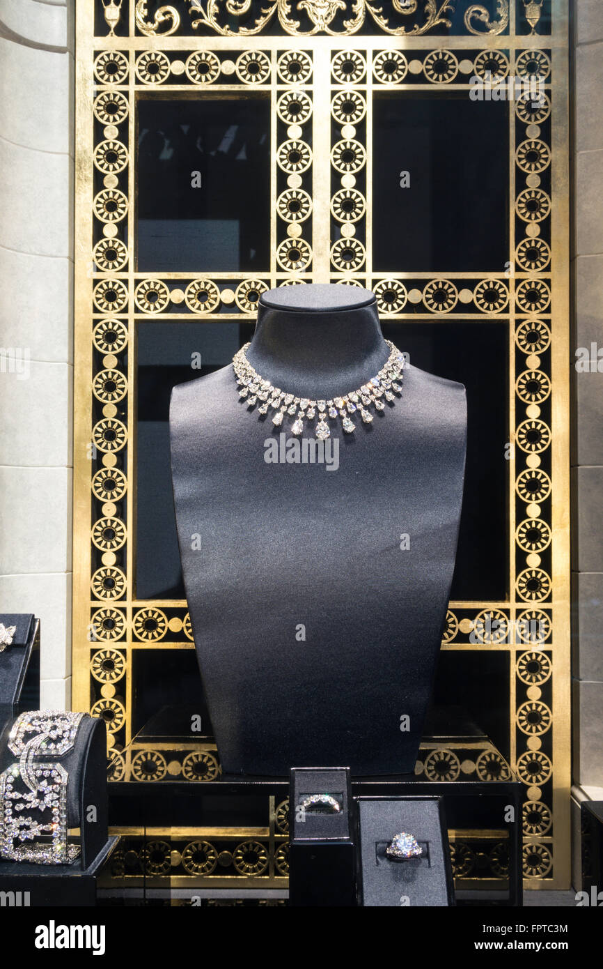 Tienda de Joyas Harry Winston, escaparate de la Quinta Avenida, en la  ciudad de Nueva York Fotografía de stock - Alamy