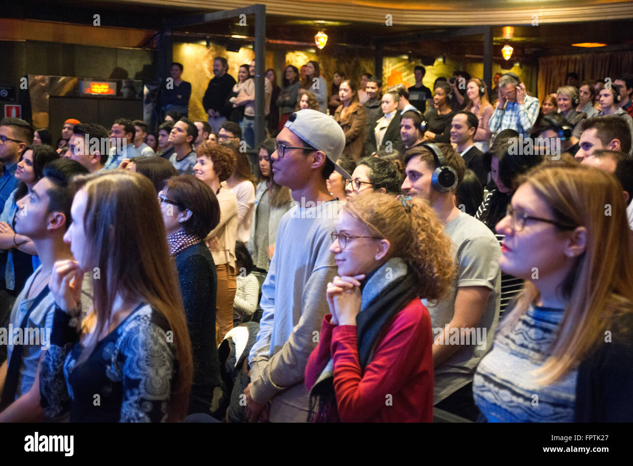 La Iglesia Hillsong Barcelona, España. La Iglesia Hillsong es una mega iglesia pentecostal en Sydney, New South Wales, Australia, que está afiliada a las Iglesias Cristianas de Australia, la filial australiana de La Iglesia Hillsong Barcelona, España. La Iglesia Hillsong es una mega iglesia pentecostal en Sydney, New South Wales, Australia, que está afiliada a las Iglesias Cristianas de Australia, la filial australiana de