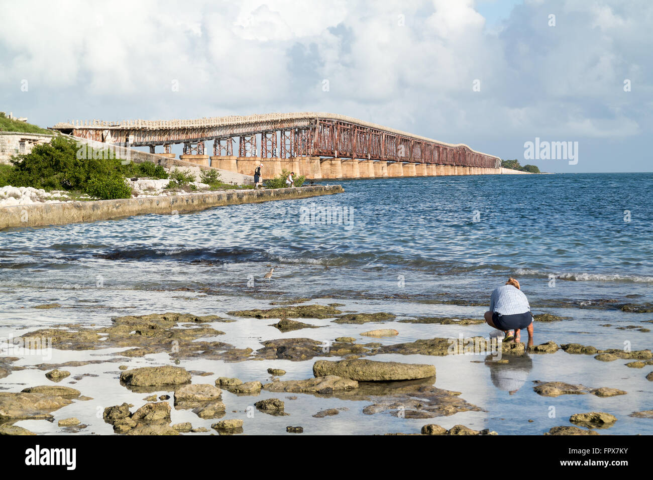 Vista del viejo puente ferroviario Ronda Bahia de puerto español clave, los Cayos de Florida, EE.UU. Foto de stock