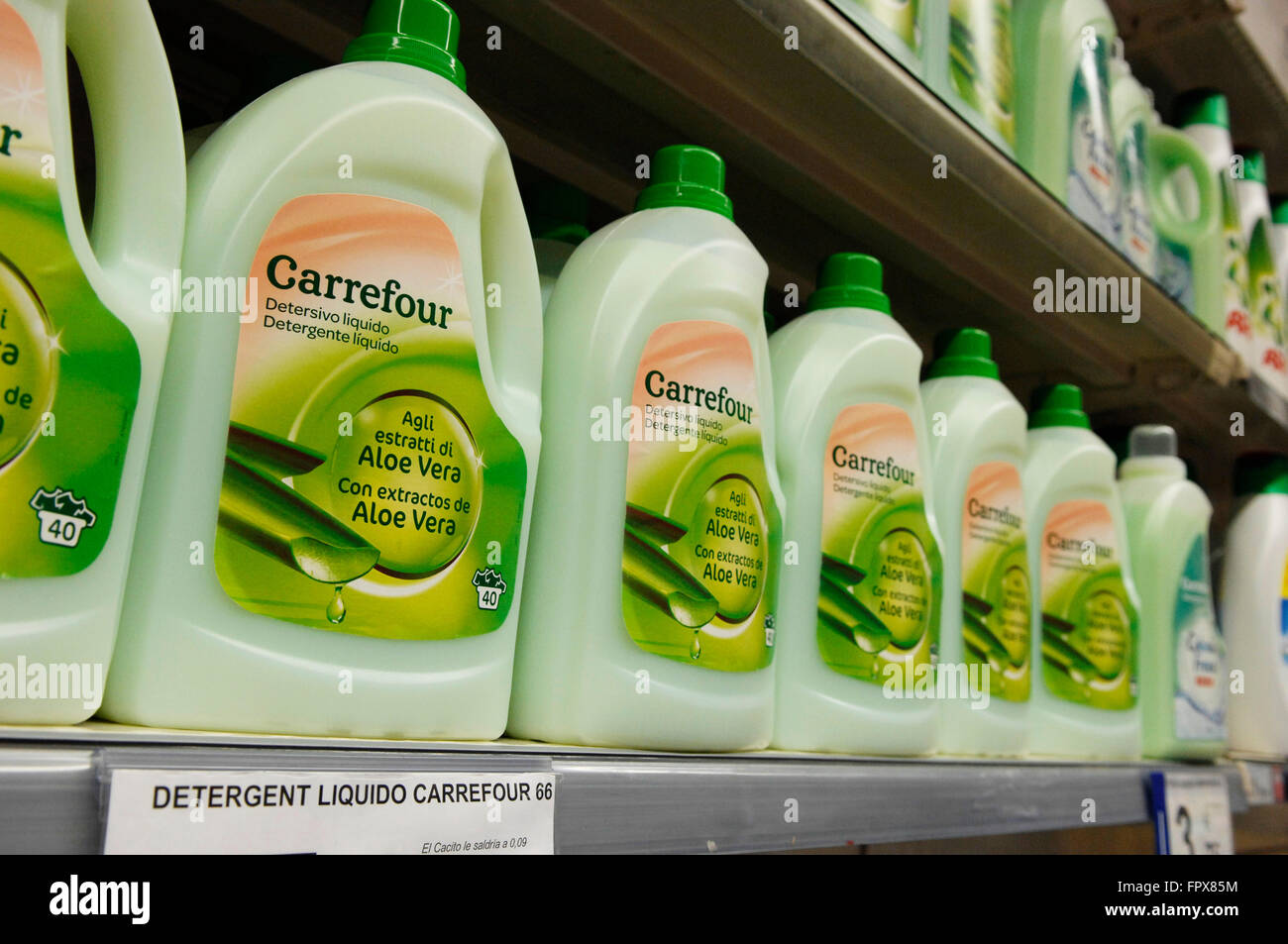 Marca propia Carrefour Detergente líquido para ropa de dar carpetazo al  almacenar en Málaga, España Fotografía de stock - Alamy