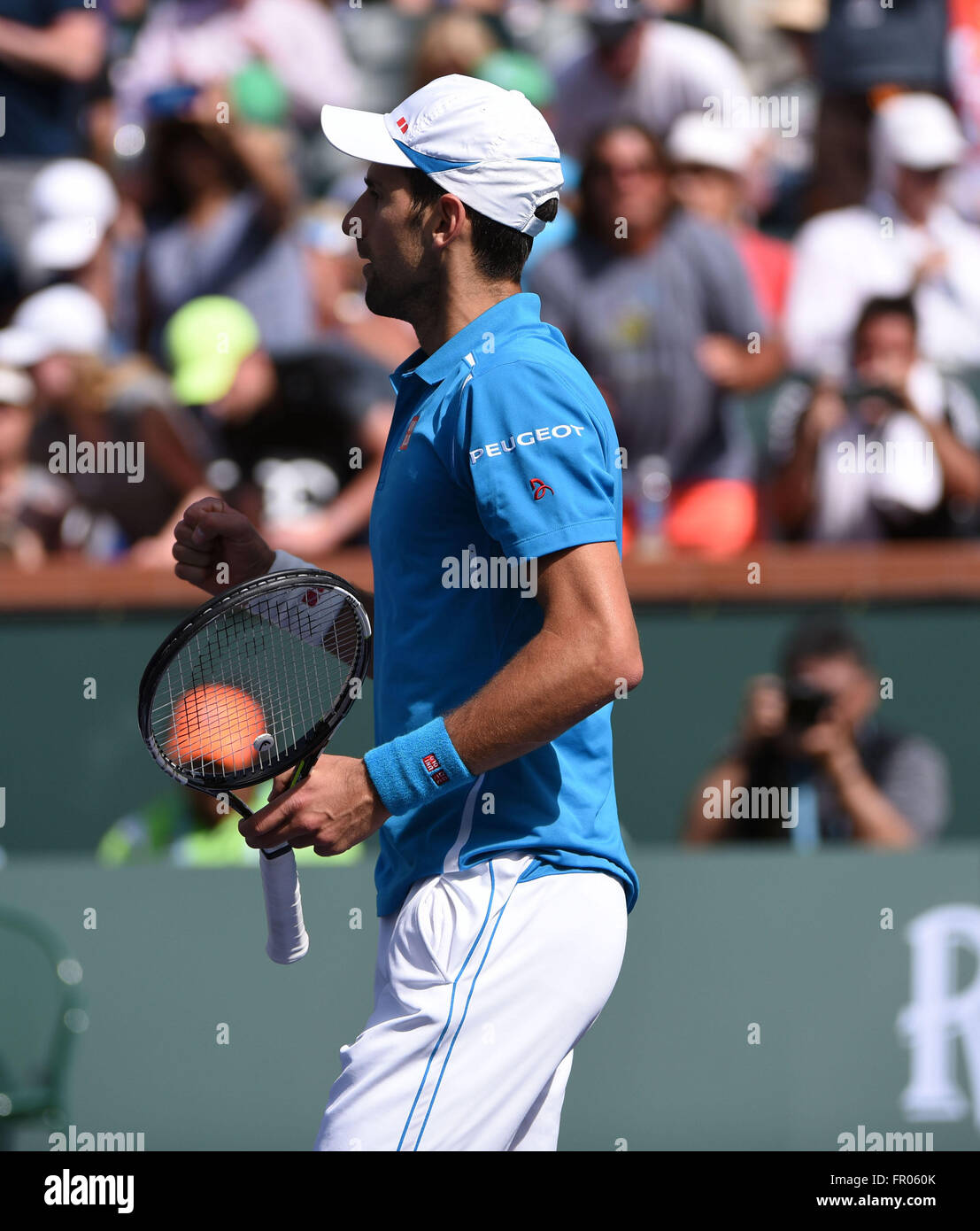 Marzo 20, 2016: Novak Djokovic en acción como bate Milos Raonic de Canadá en la final de singles de ATP durante el 2016 BNP Parisbas abierta en el Indian Wells Tennis Garden en Indian Wells, California, John Green/CSM Foto de stock