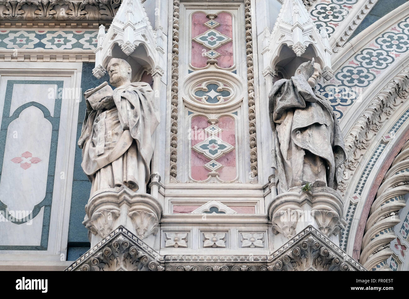 Los papas Calixto I y Celestino I, Portal de la Cattedrale di Santa Maria del Fiore, Florencia, Italia. Foto de stock