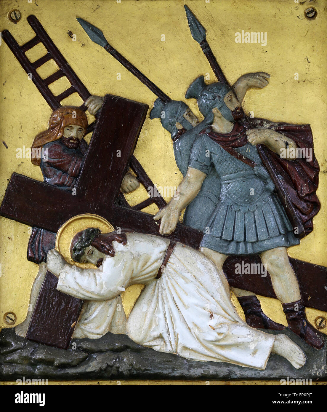 Jesús cae por segunda vez, 7 estaciones de la Cruz en Hohenberg, Alemania el 06 de mayo de 2014. Foto de stock