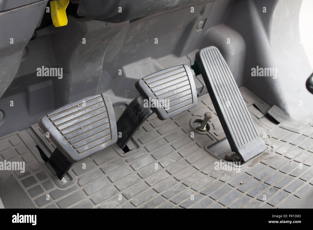 Correo cambiar sustracción Pedal del embrague, el freno y el acelerador Fotografía de stock - Alamy