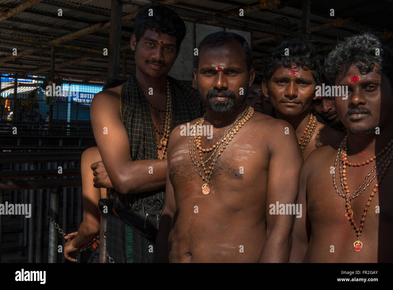 Grupo de devotos, Templo Guruvayur macho Foto de stock