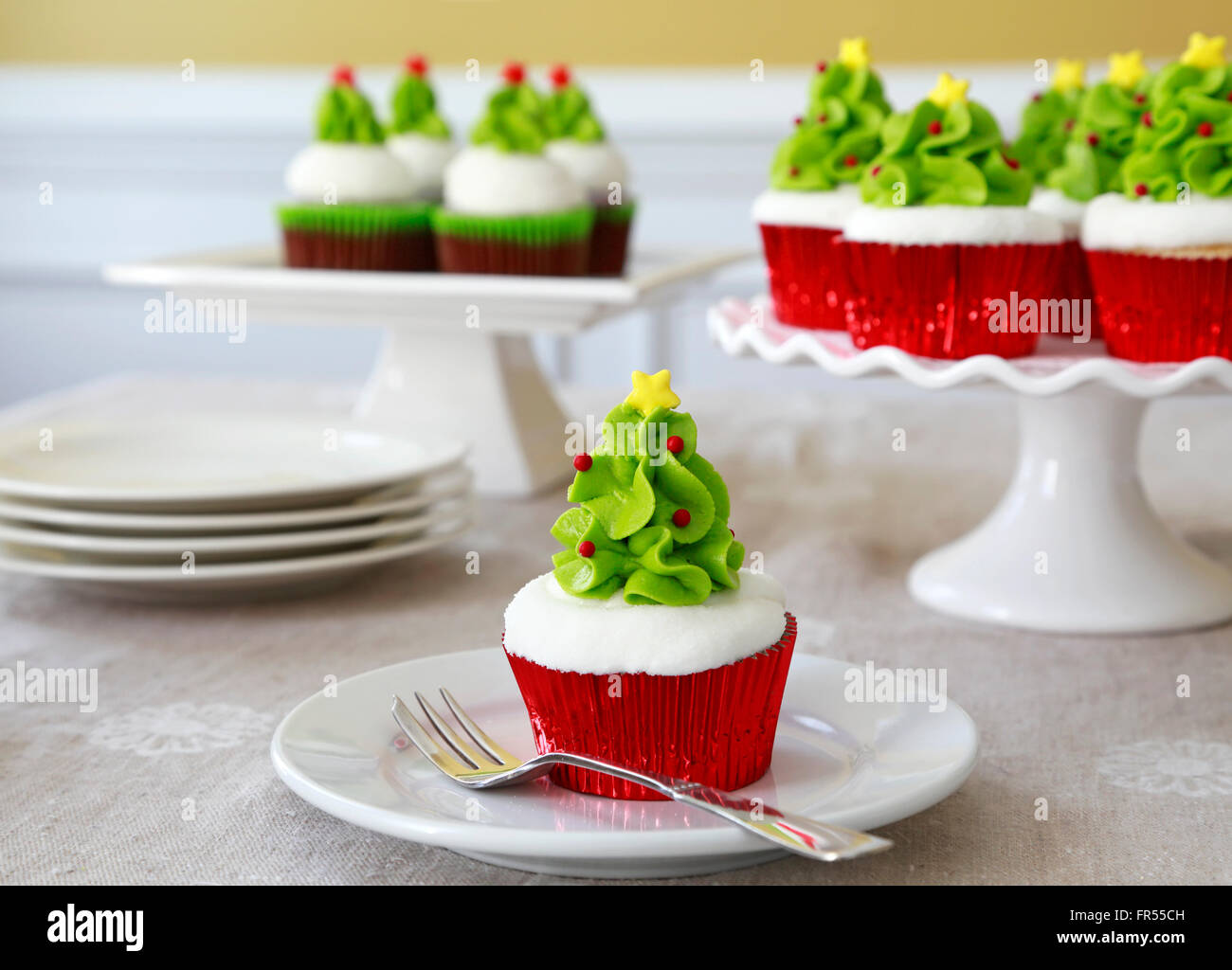 Cupcakes de arboles de navidad fotografías e imágenes de alta resolución -  Alamy