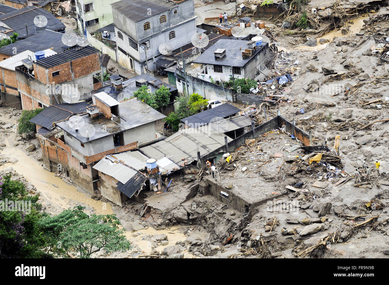 Vista aérea de la destrucción en la ciudad de Teresopolis causados por deslizamientos de tierras pendientes Foto de stock