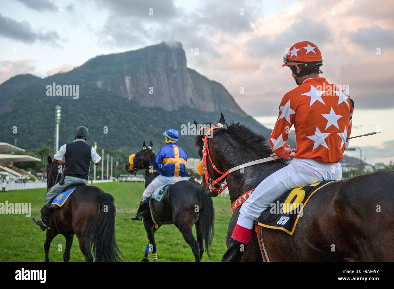 Las carreras de caballos en el Jockey Club Brasileño Foto de stock