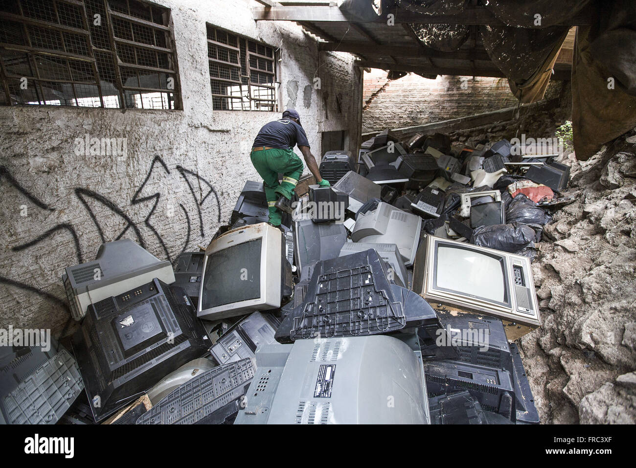 Ong organización no gubernamental que es la recolección y el reciclaje de residuos electrónicos Foto de stock