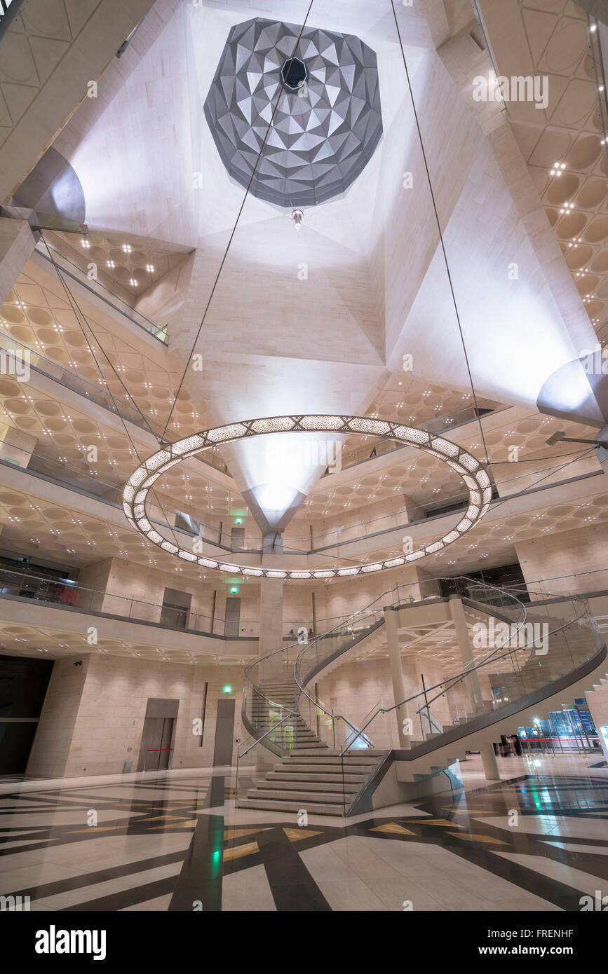 Vista interior del Museo de Arte Islámico en Doha (Qatar) Foto de stock