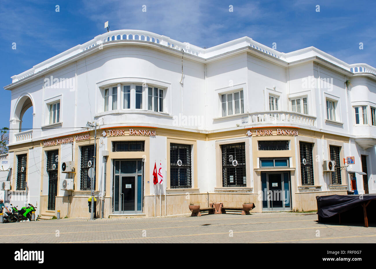 Sucursal del banco turco Turk Bankasi en la ciudad de Kyrenia, Norte de Chipre. Foto de stock