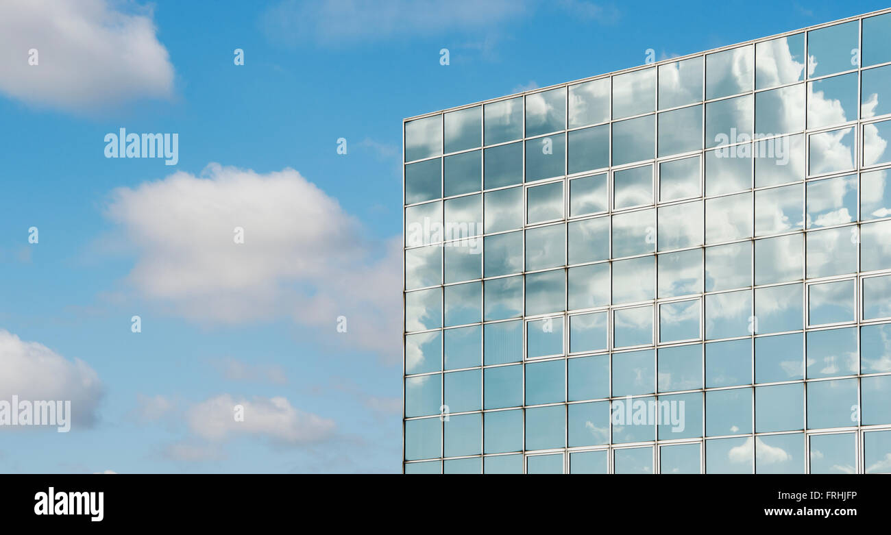 Oficina de Milton Keynes bloquear ventanas de vidrio abstracta. Milton Keynes, Buckinghamshire, Inglaterra Foto de stock