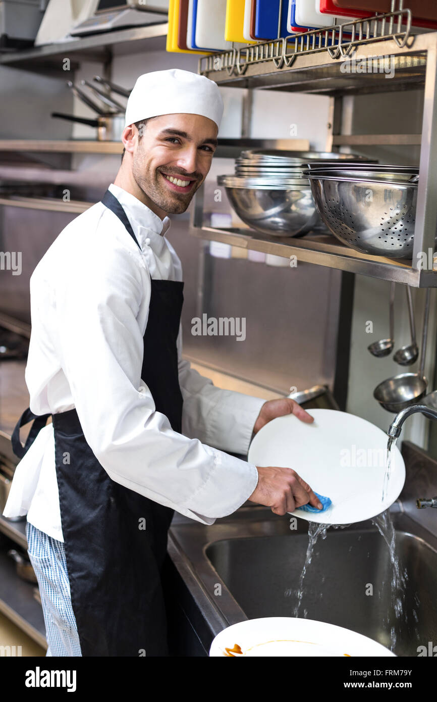 Washing dishes restaurant fotografías e imágenes de alta resolución - Alamy