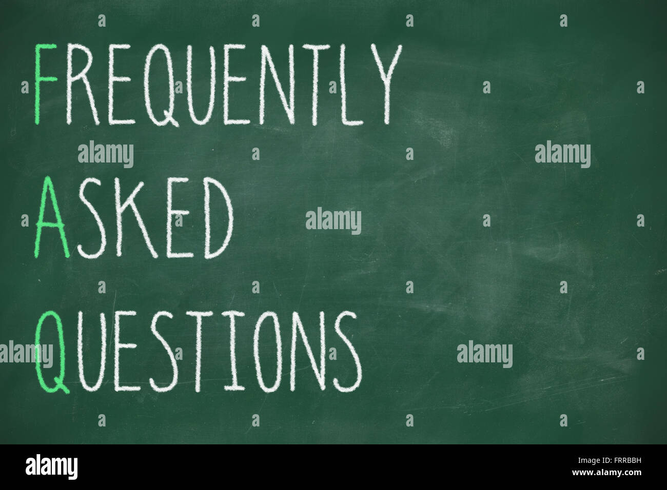 Preguntas frecuentes sobre la escuela manuscrita blackboard Foto de stock