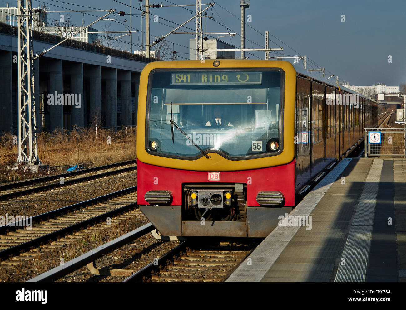 Él carretera de circunvalación o ferrocarril Circular es de 37,5 km (23,3 millas) de longitud de la línea de ferrocarril S-Bahn de Berlín en Alemania, la red alrededor de la ci Foto de stock