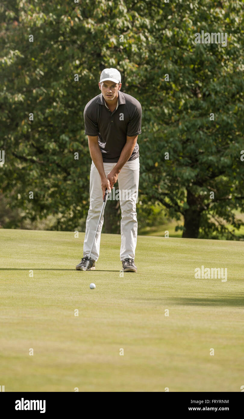 Golf outfit fotografías e imágenes de alta resolución - Alamy