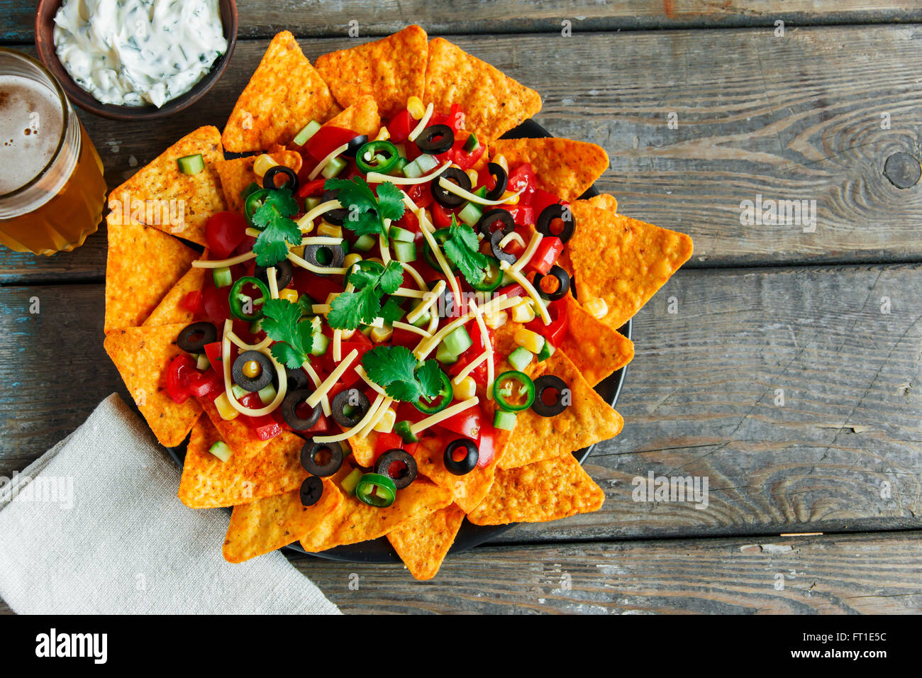 Tortillas mexicanas con queso, salsa de tomate aceitunas negras