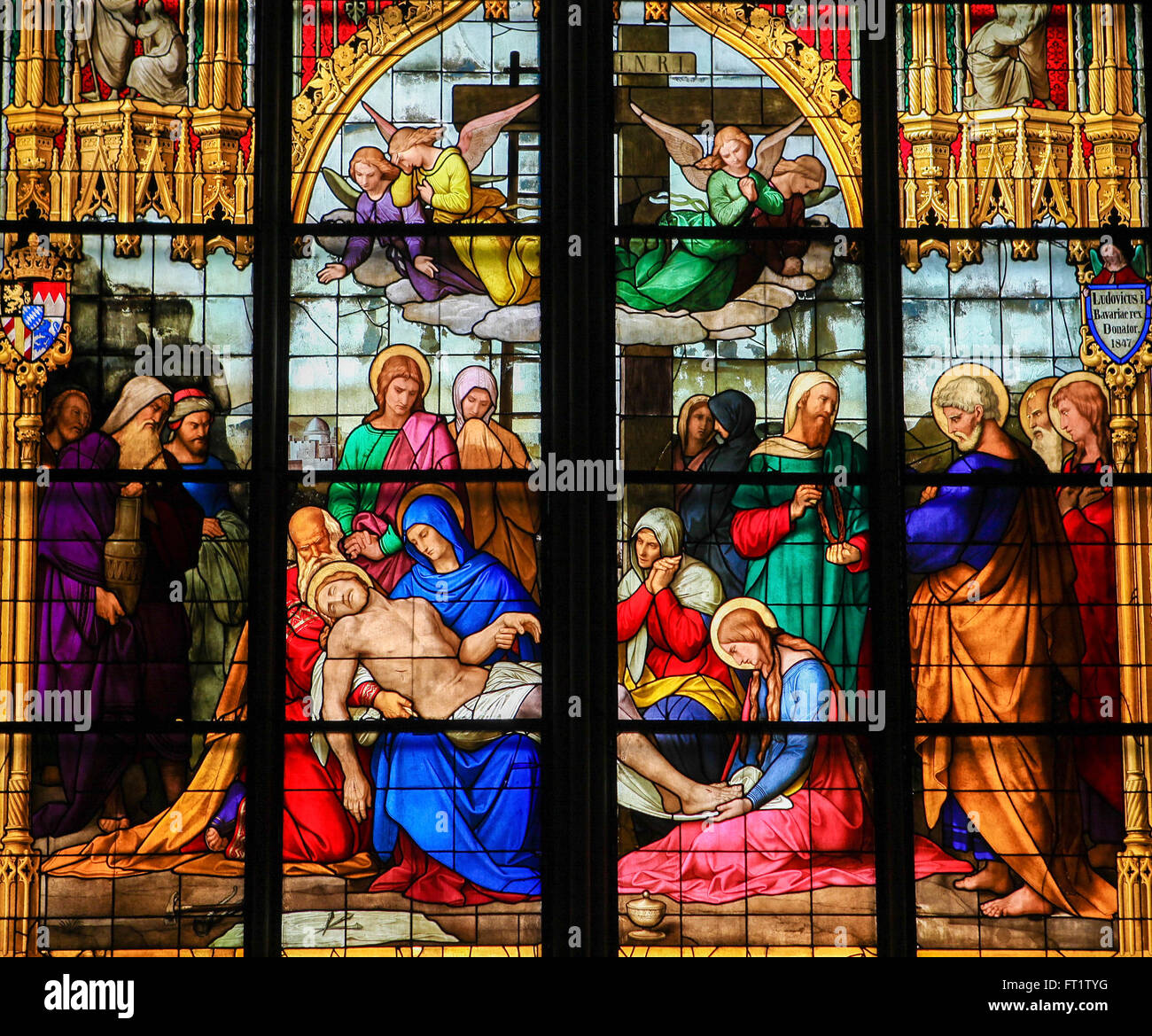 Ventana de luto en Dom de Colonia, Alemania. Esta vidriera representa el luto de los muertos a Cristo. Foto de stock