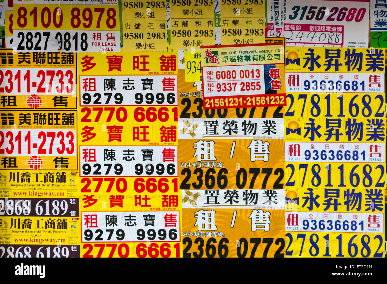 Alquiler inmobiliaria publicidad quiosco de números de teléfono en Hong Kong Foto de stock