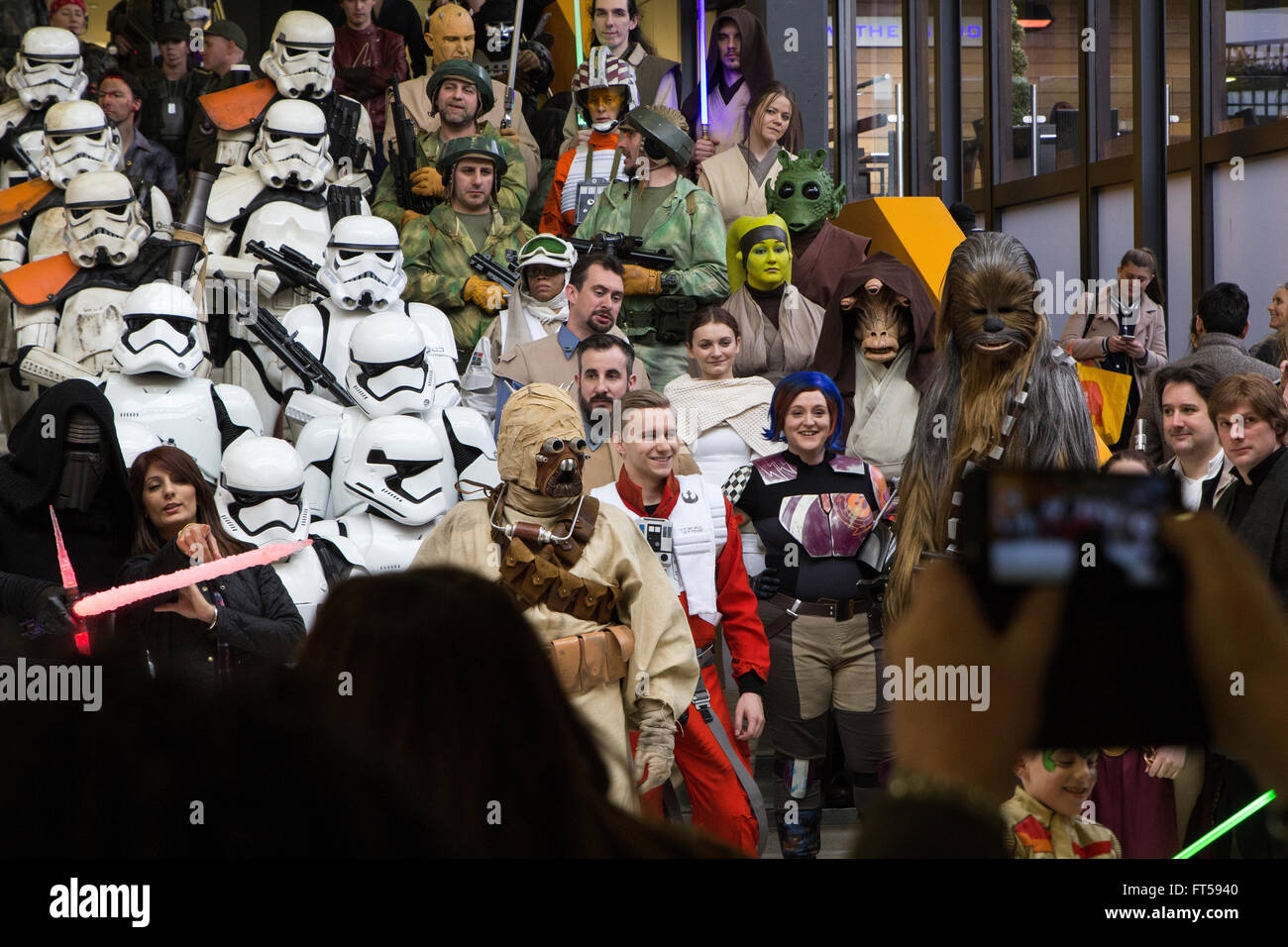 Personajes de Star Wars en el evento Cosplay Foto de stock