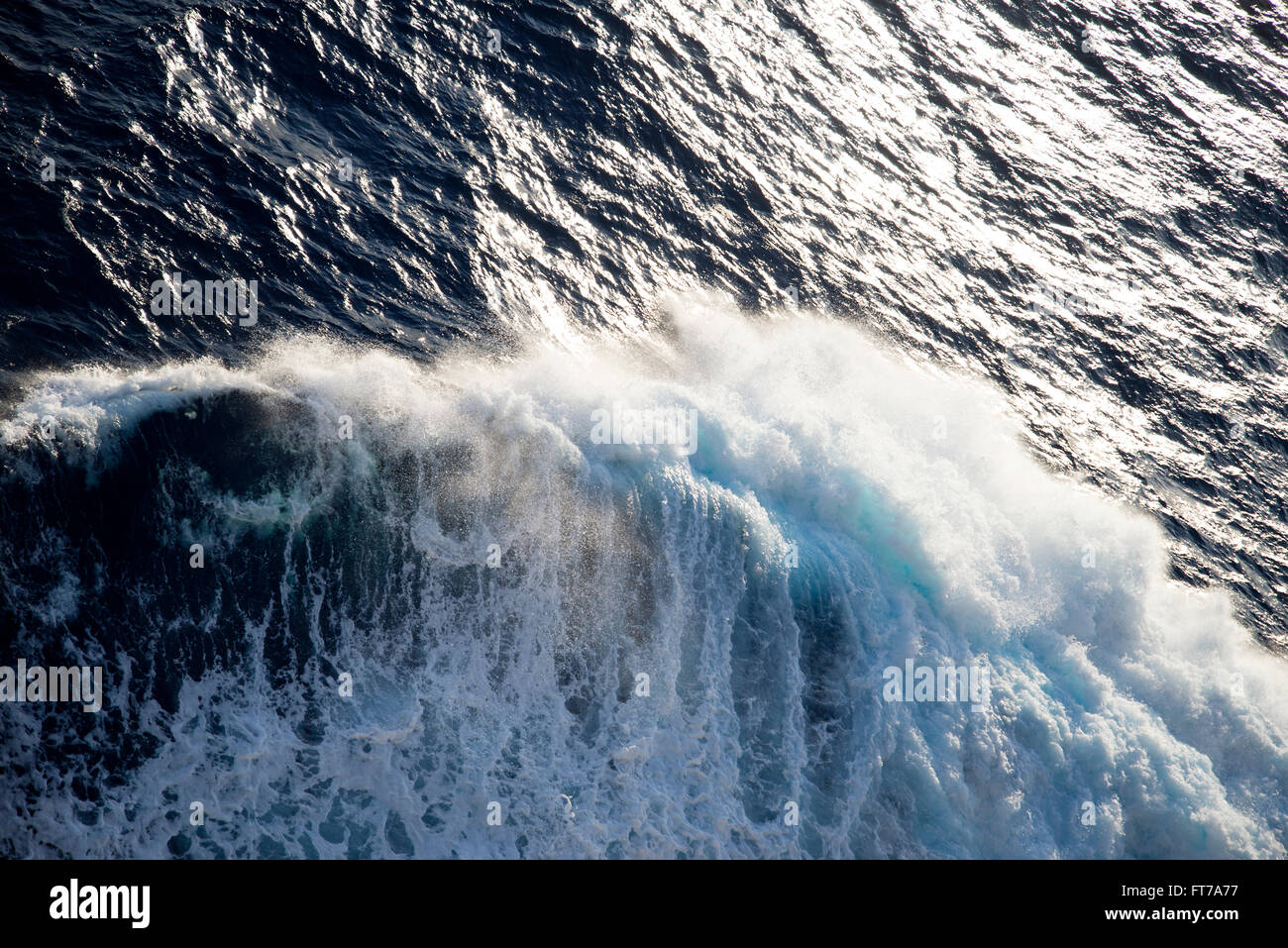 Mar agitado en el Océano Atlántico Norte Foto de stock