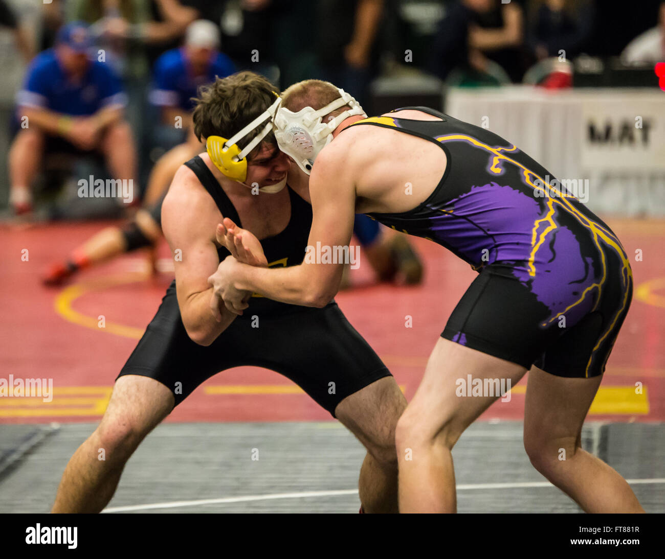 Lançar Freestyle Lutador De Luta Livre - Fotografias de stock e mais  imagens de Wrestling - Wrestling, Luta livre, Atleta - iStock