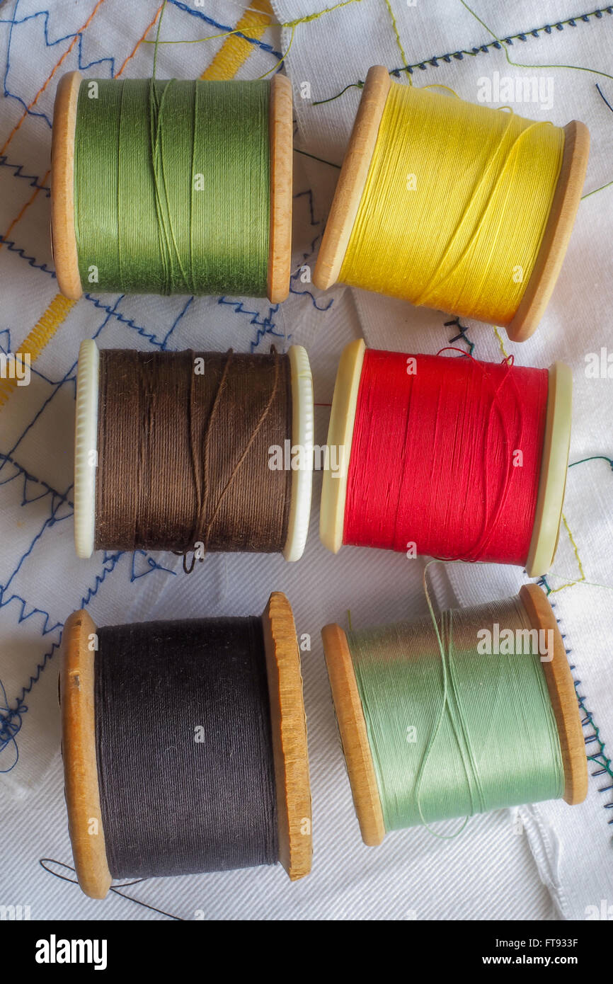 Algodones de colores fotografías e imágenes de alta resolución Alamy