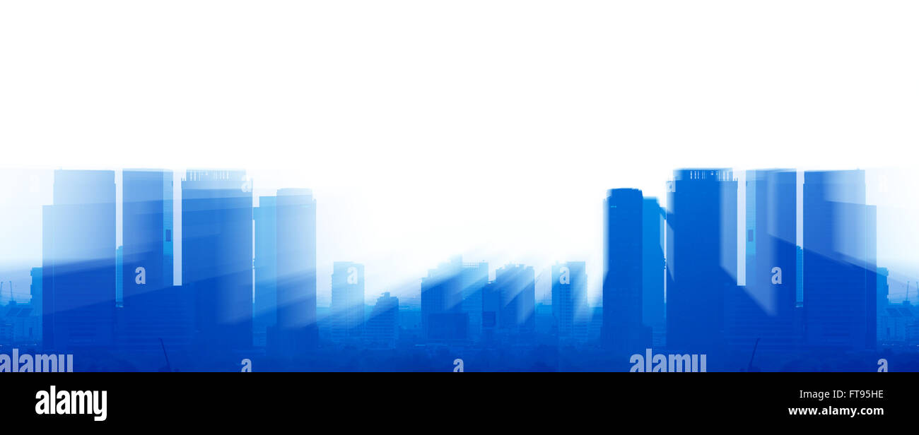 Siluetas de edificios de oficinas con azul zoom borrosa luz desde el cielo blanco Foto de stock
