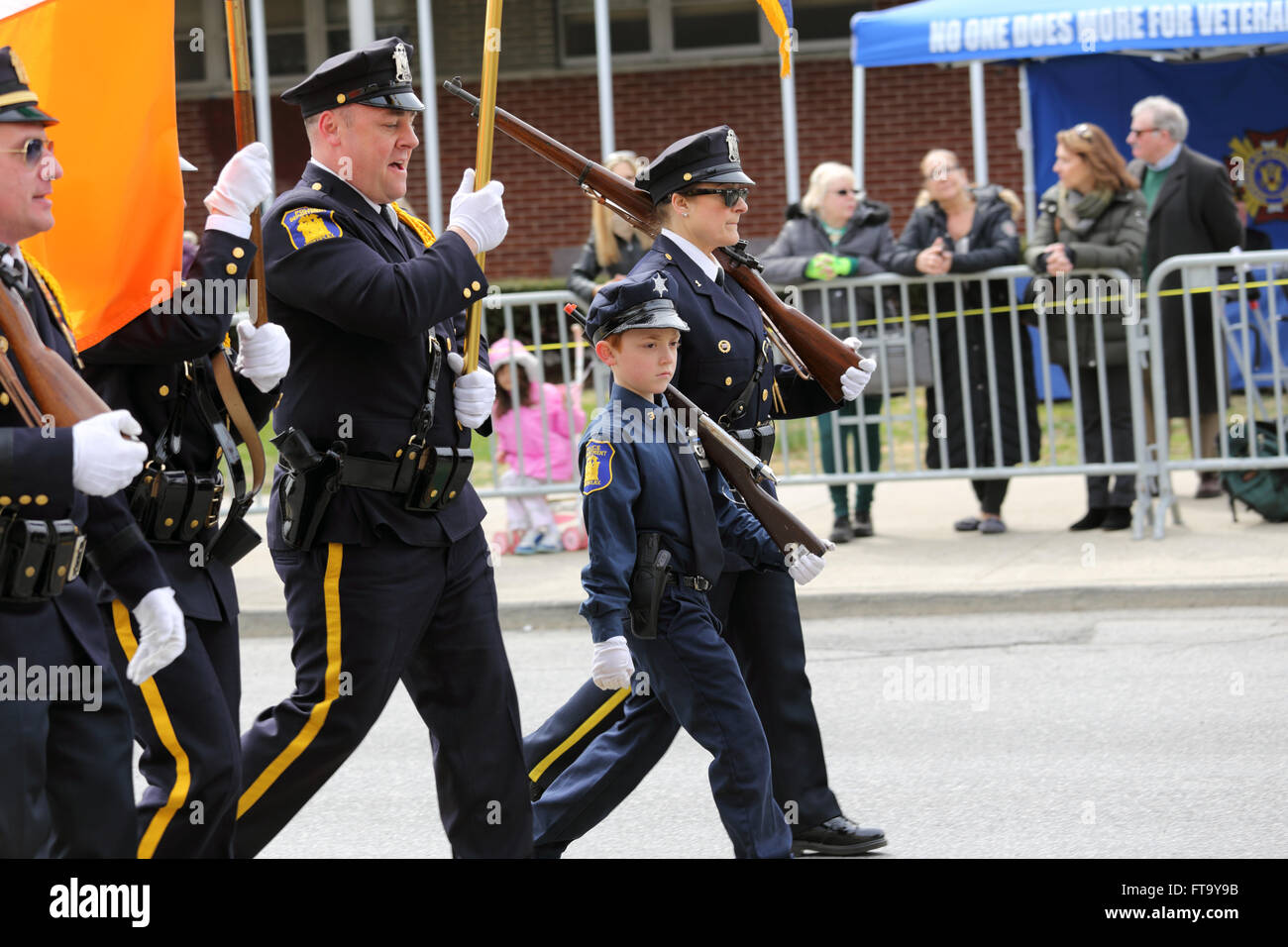 Yonkers Policía Guardia de Honor en el Desfile del Día de San Patricio Yonkers New York Foto de stock