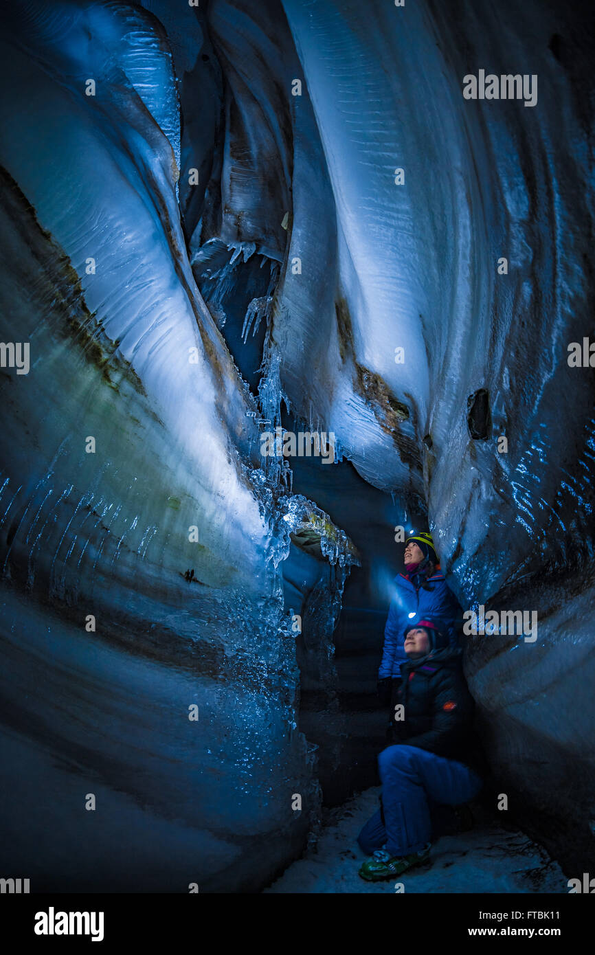 La cueva de hielo Larsbreen, Spitsbergen, Svalbard Foto de stock