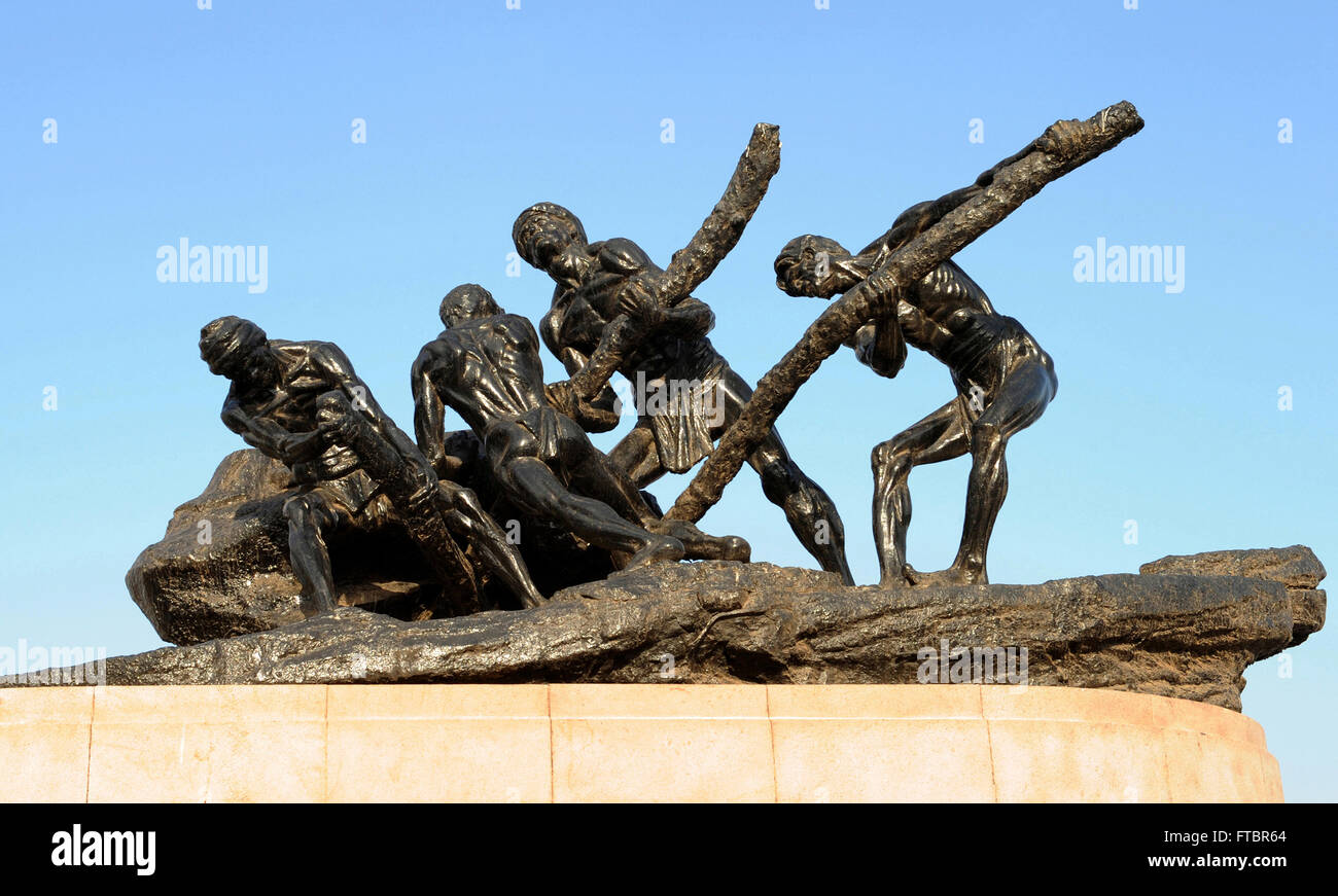 El triunfo de la mano de obra, trabajo estatua en el Marina Playa, Chennai, India. Es un importante hito de Chennai, Tamil Nadu Foto de stock