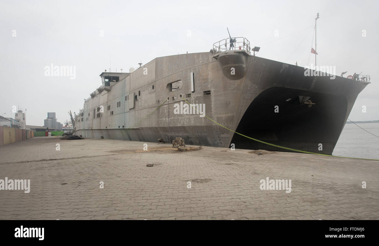 Douala port fotografías e imágenes de alta resolución - Alamy