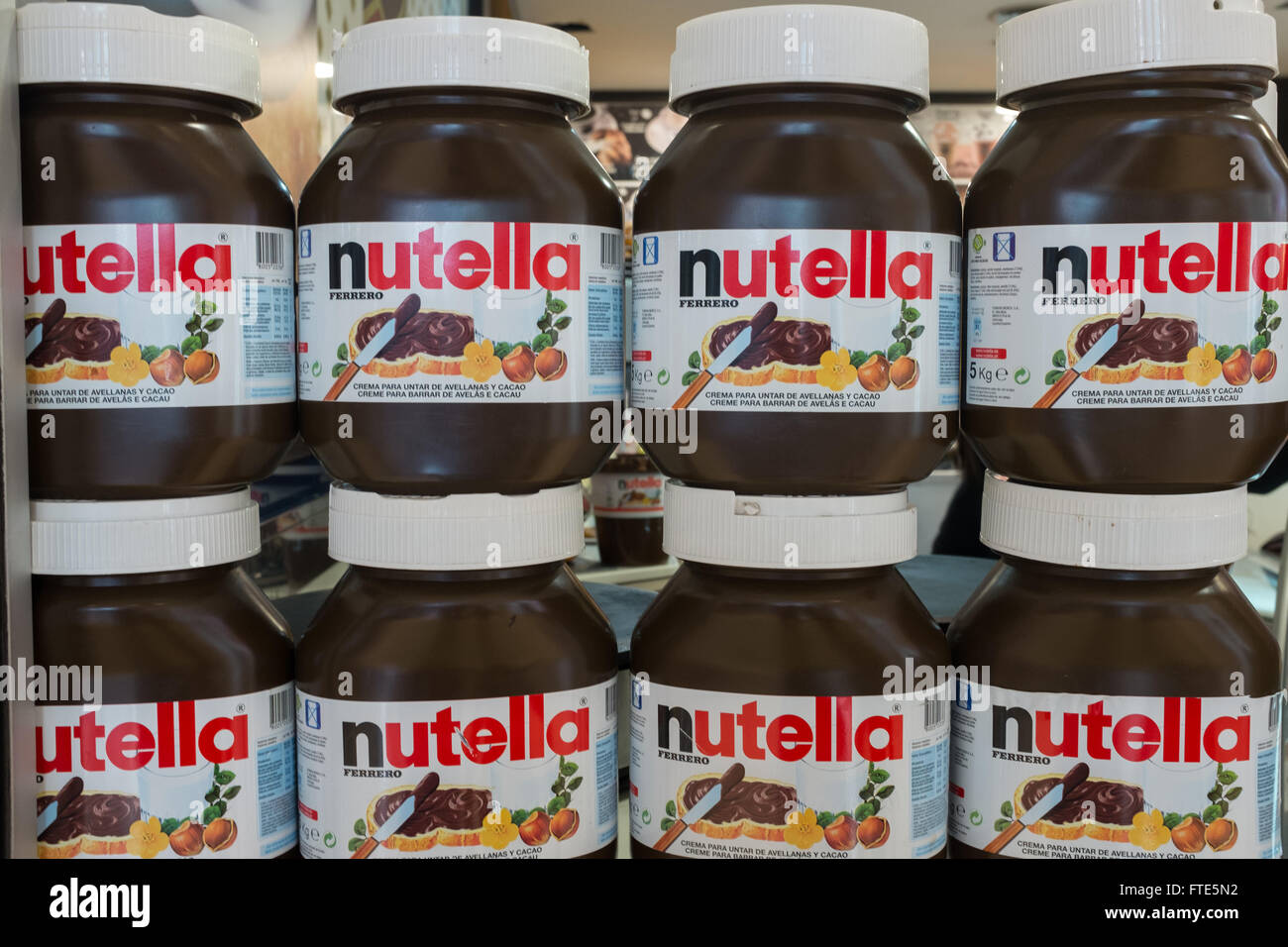 Nutella jars fotografías e imágenes de alta resolución - Alamy