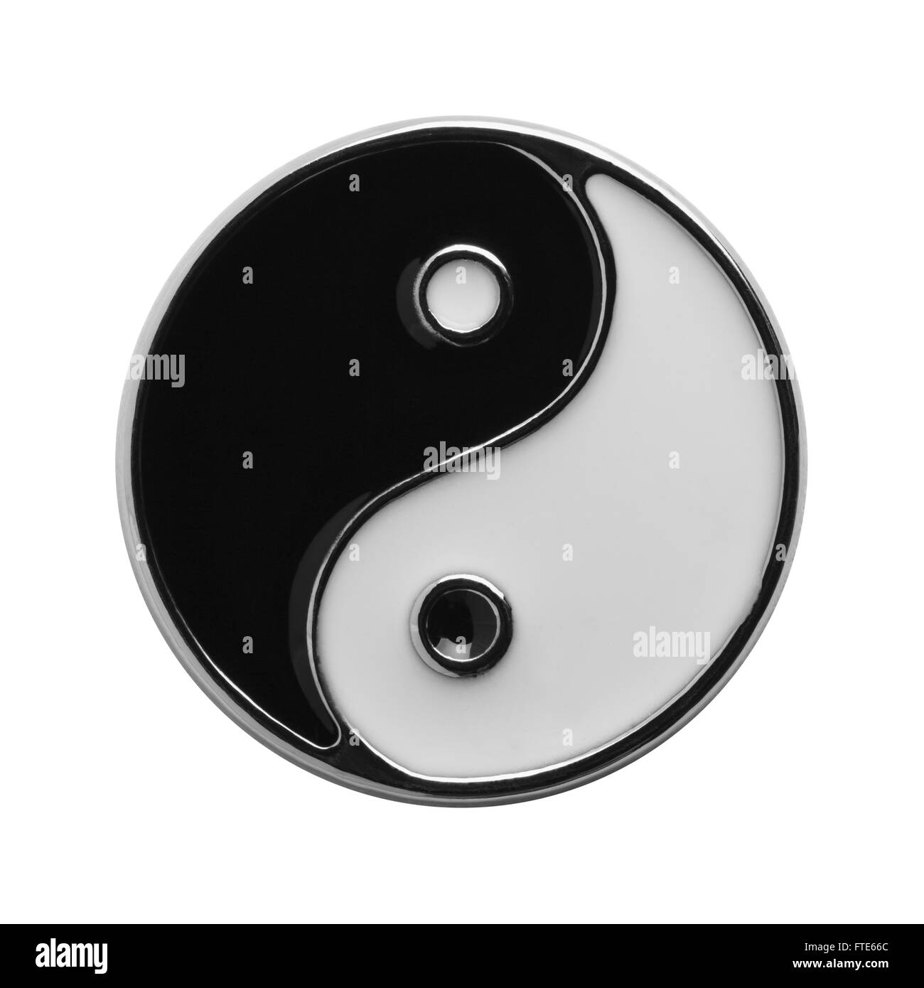 Blanco y negro símbolo Yin Yang aislado sobre fondo blanco. Foto de stock