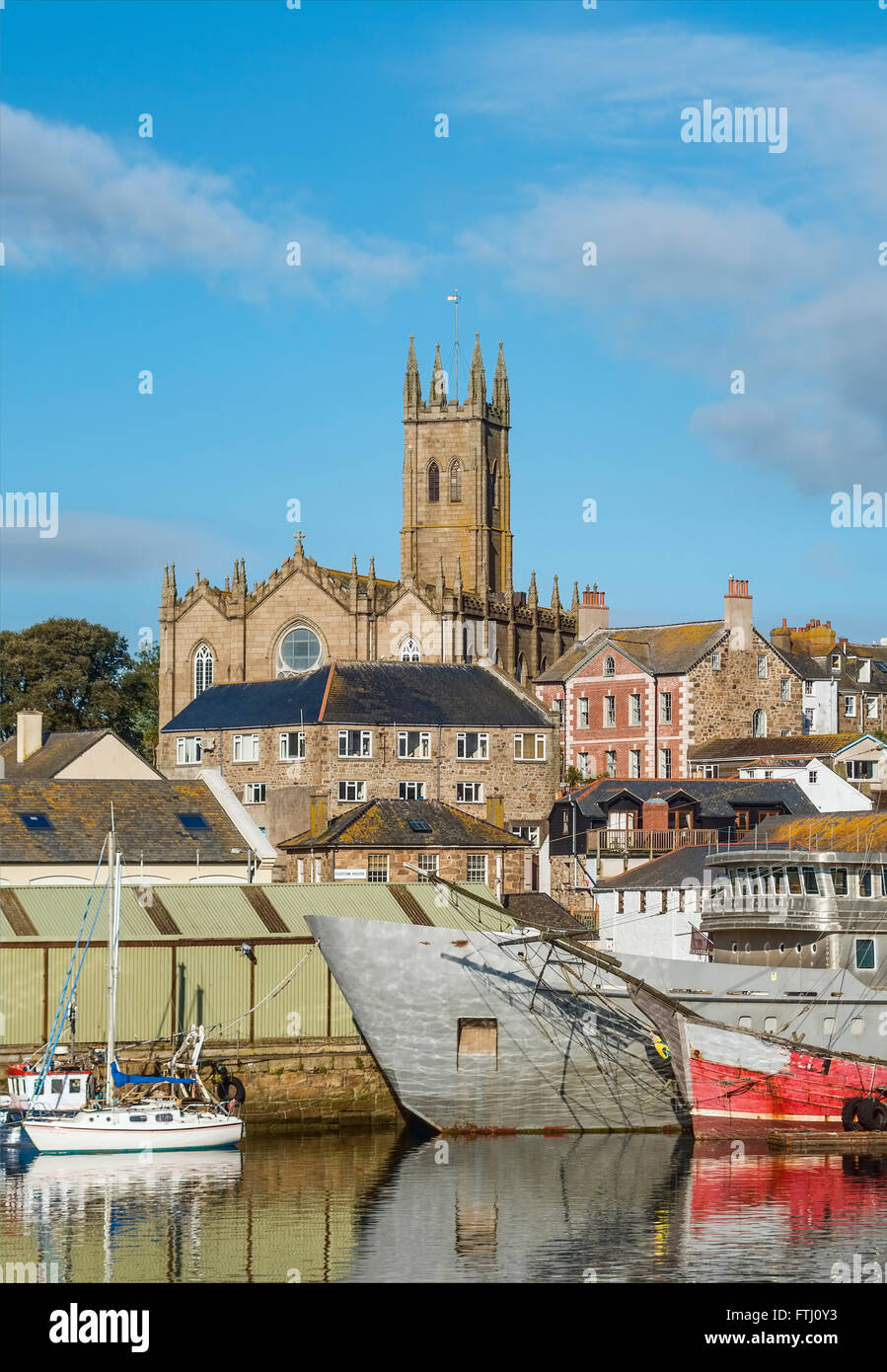 Vista sobre el puerto de Penzance en Cornwall, Inglaterra, Reino Unido Foto de stock