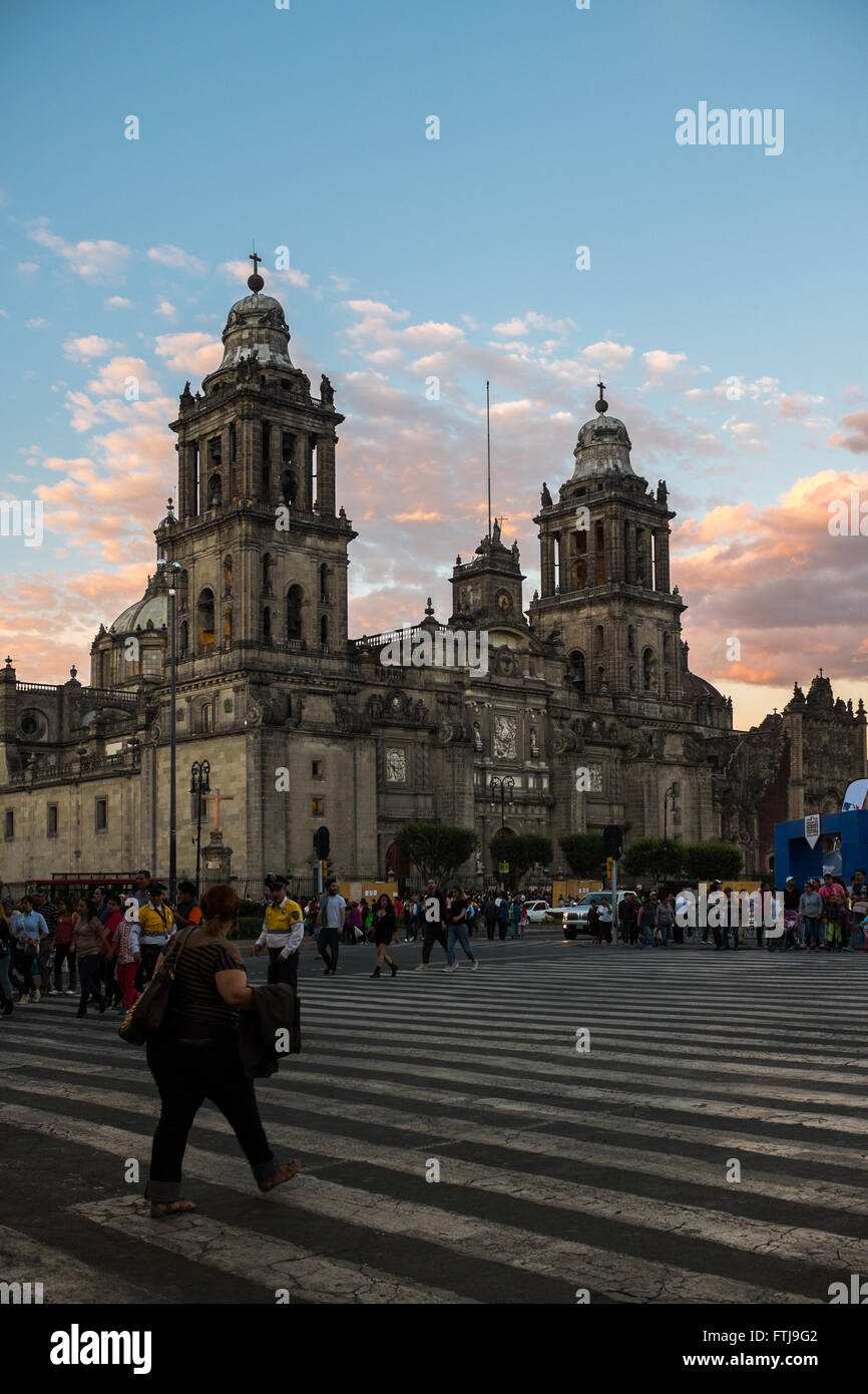 Catedral Metropolitana de la ciudad de México y el zócalo. Foto de stock