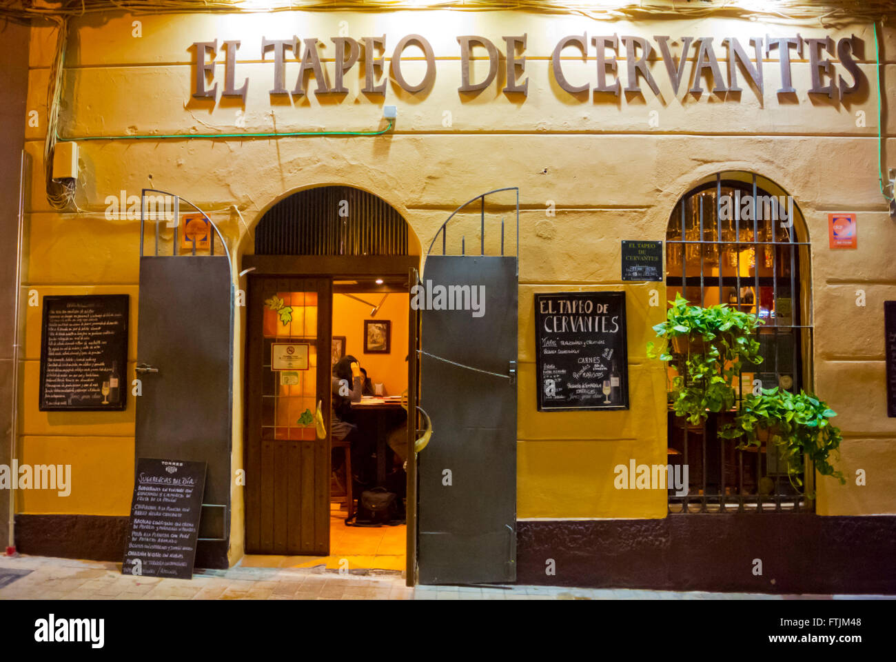 El tapeo de Cervantes, restaurante, casco antiguo de la ciudad, Málaga, Andalucía, España. Foto de stock