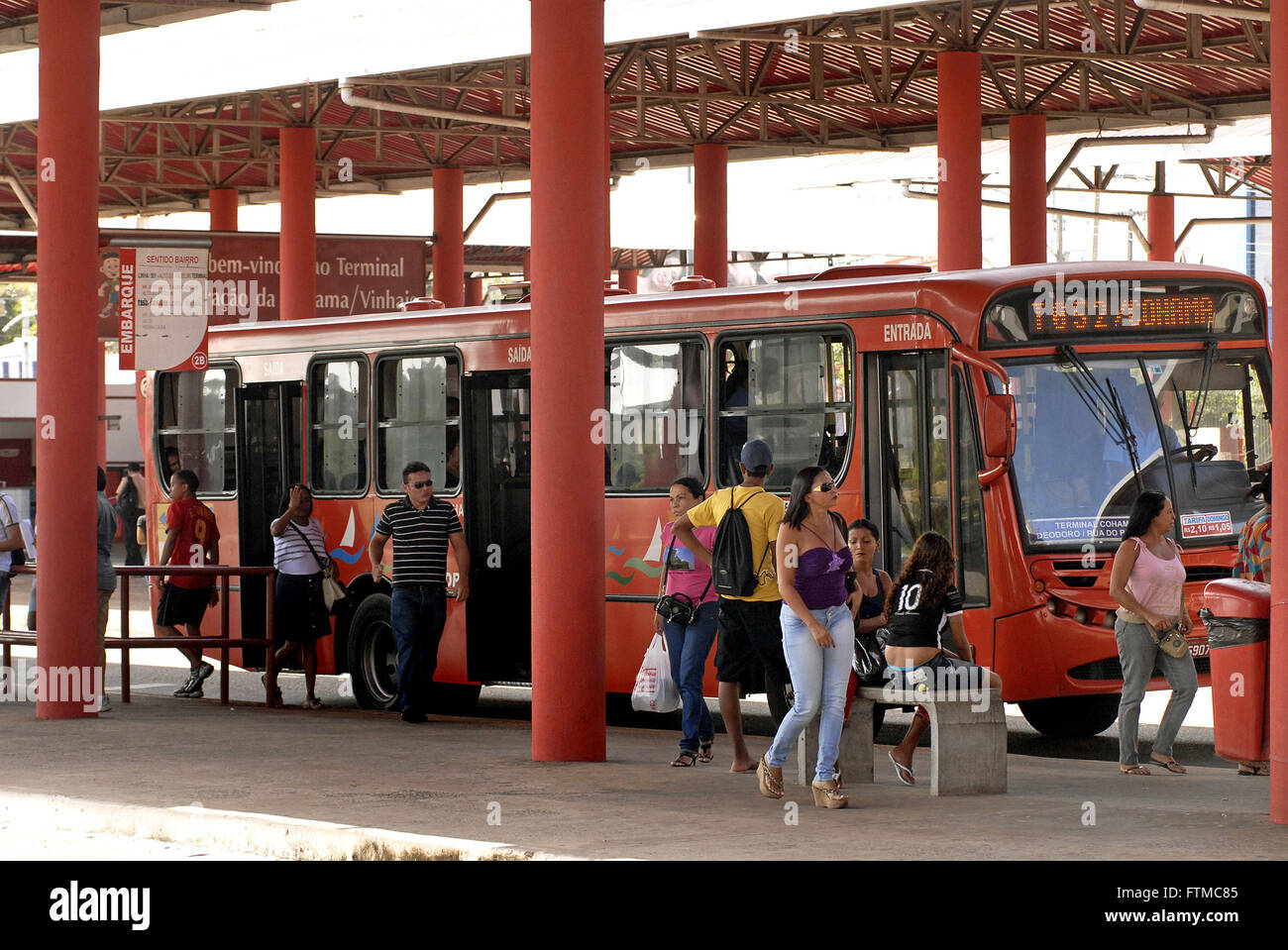 Cohama terminal de autobús urbano: el transporte público de la ciudad de Sao Luis. Foto de stock