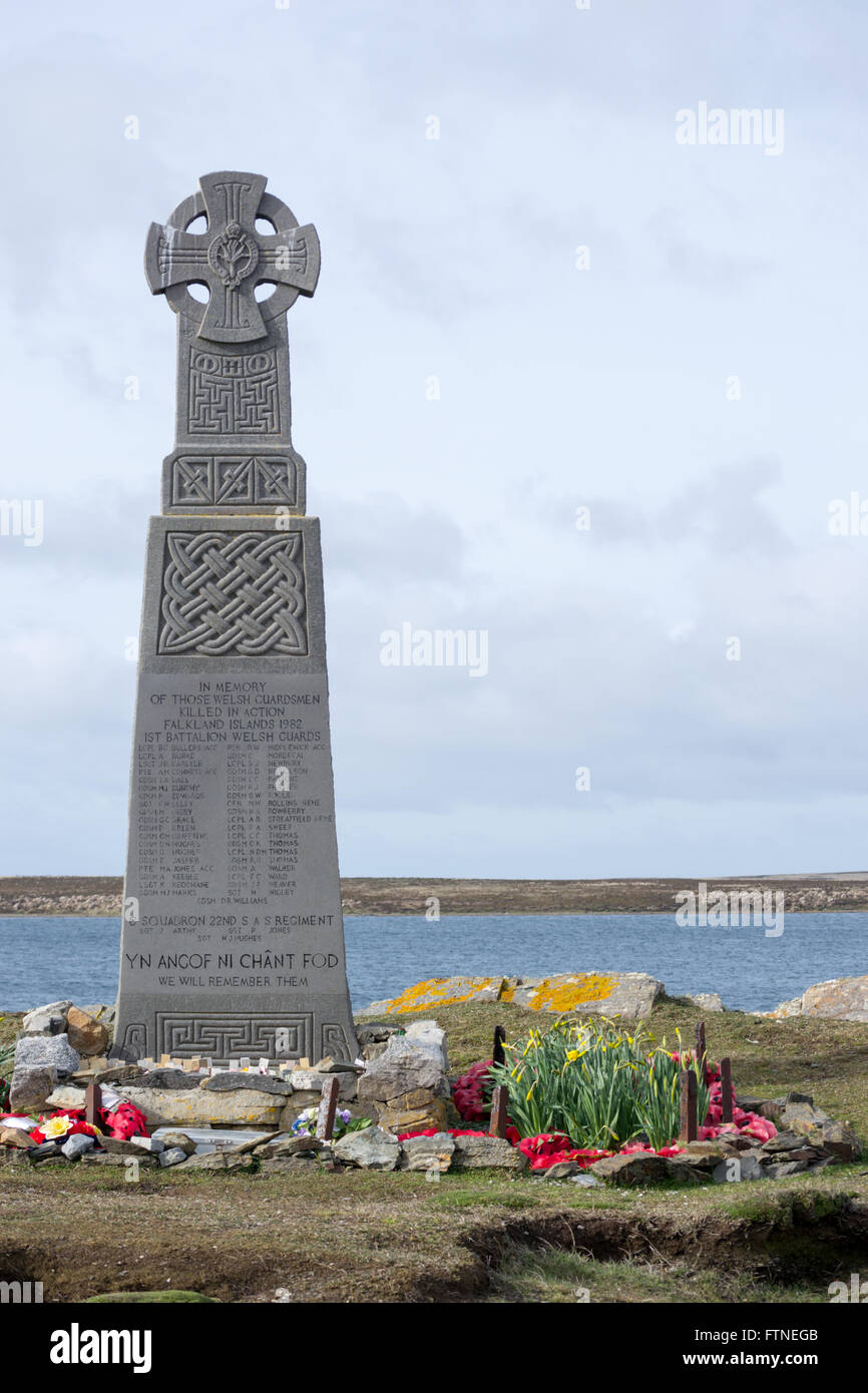 1º Batallón de guardias galeses memorial en Bluff Cove, East Falkland, Islas Malvinas Foto de stock