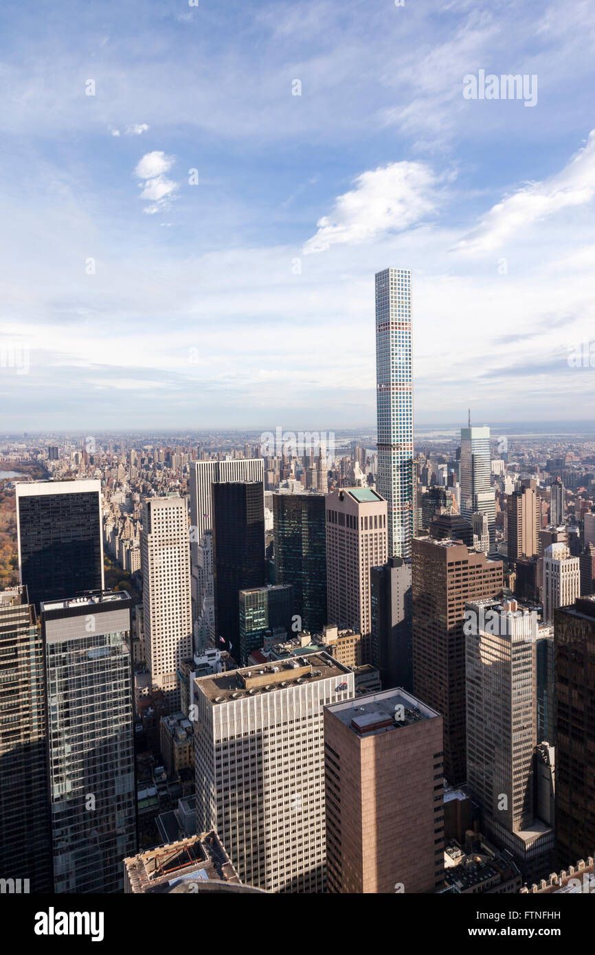 Vista desde el Rockefeller Center del horizonte de Nueva York, Nueva York, Estados Unidos de América Foto de stock