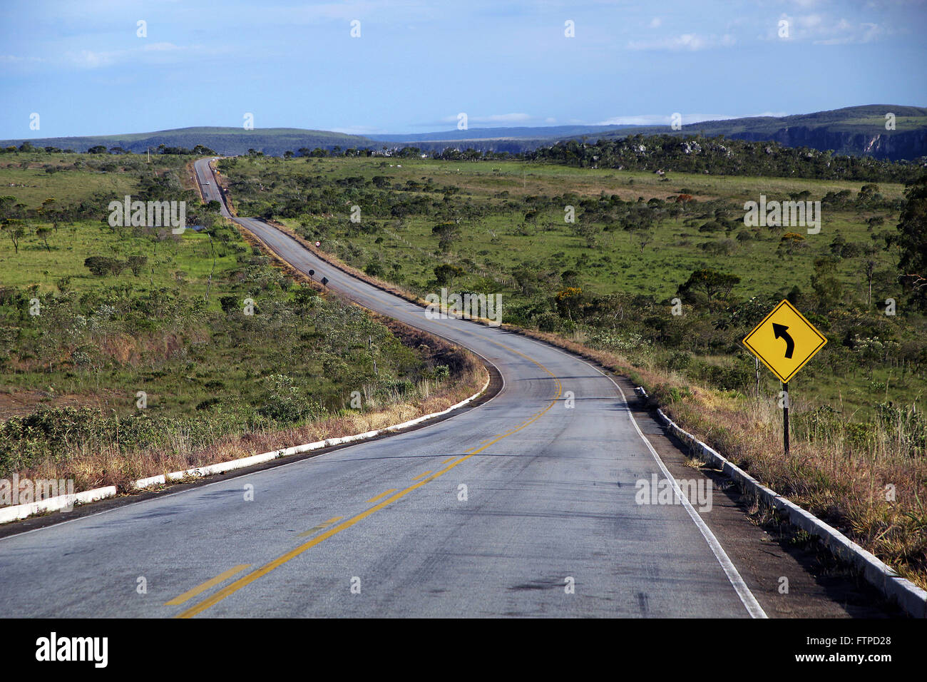 La carretera federal BR-010 en la región de la Chapada dos Foto de stock